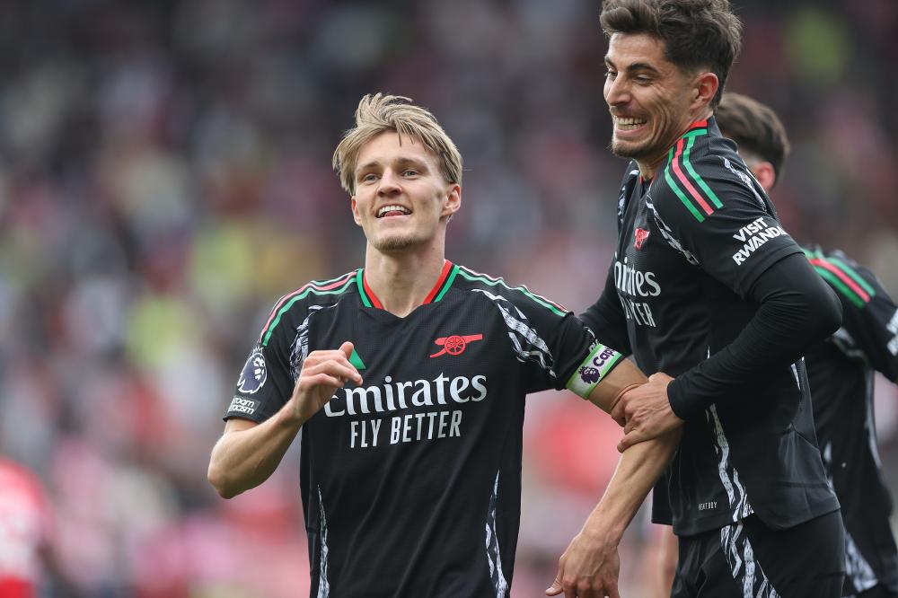 河南00后姑娘李玮洒夺得金腰带，成中国首位女子职业拳击OPBF亚洲冠军